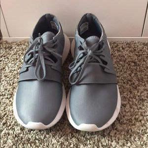 Adidas gray tubular size 7